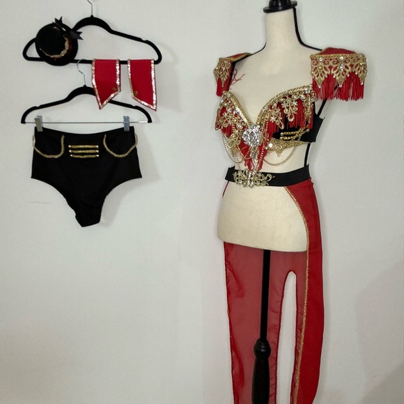 Ringmaster, Lion Tamer Top - Picture 2 of 4